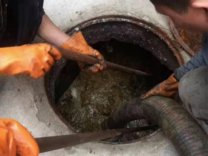 天津清理化粪池时如何避免沼气的危害？